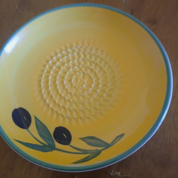 VTG Fine French Garlic Grater Yellow with Handpainted Olives 5" - Picture 3 of 4